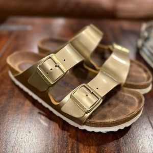 Size 39/8 Women’s Birkenstock Soft Footbed Arizona- Platinum Gold